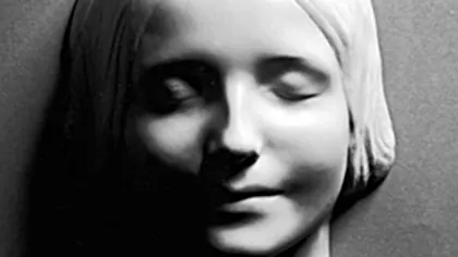 O fată moartă din Paris a ajuns fata cu cele mai sărutate buze din toată istoria: cum s-a întâmplat asta