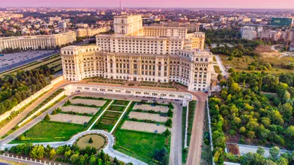 Palma primită de milioane de români, peste noapte: aleșii și-au votat majorări salariale ofensatoare, din nou. Cât câștigă un senator, un deputat în România