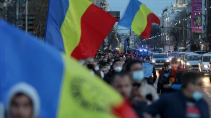 Protest lângă Guvern după ce senatorii au adoptat o inițiativă legislativă ce amintește de OUG13, pentru care mii de români au ieșit în stradă FOTO