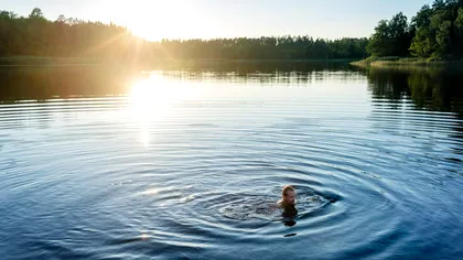 Înotul la bazin sau în natură, în aer liber: ce te sfătuiesc cercetătorii să faci