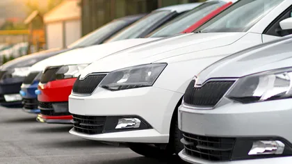 Suntem săraci, dar fuduli: românii cumpără mașini, chiar de lux, deși se vaită că n-au bani