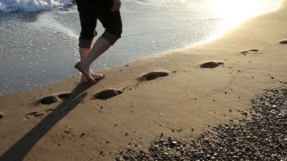 De ce nu este bine să te plimbi pe plajă: ce au descoperit oamenii de știință, cum te afectează