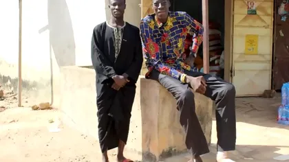 Bărbatul care nu se mai oprește din crescut. A ajuns mai înalt decât unele case din cartierul lui. „Încă mă înalț”