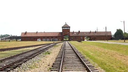 Cum s-a fotografiat o femeie la Auschwitz. Turista a iscat un scandal imens. „Peste un milion de oameni au fost uciși aici” FOTO