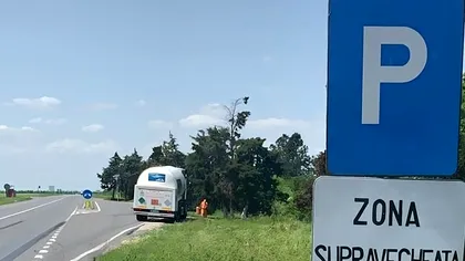 Descoperirea unui șofer de camion într-o parcare de pe DN6. A sunat imediat la poliție