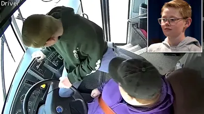 Erou la 13 ani. Un elev, filmat în timp ce oprea autobuzul școlar, după ce șoferul a leșinat la volan. Video 
