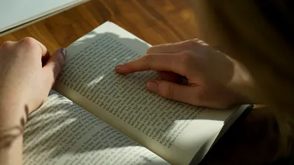 Statistici rușinoase pentru România. Câți români recunosc că nu au citit niciodată vreo carte. Beneficiile cititului pentru sănătate, explicate de cercetători