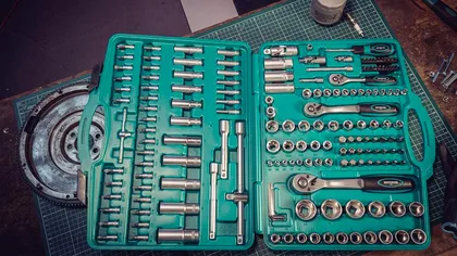 Un bărbat a comandat pe internet o trusă de scule. Ce a primit întrece orice imaginație