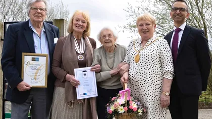 Dragoste la 101 ani. O fostă asistentă medicală susține că soțul ei mai tânăr este secretul longevității sale. Cum s-au cunoscut 