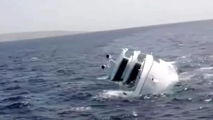 Momentul înfiorător în care turiștii sar de pe o navă care se scufundă. Ambarcațiunea s-a răsturnat în „Triunghiul Bermudelor” din Egipt