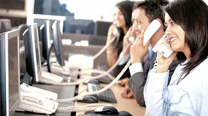 Gata cu ”îmbătrânitul” la telefon în România când ai o problemă: taxa pentru ”robot”, oficială