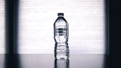 Avertismentul lansat de medici. Ce se întâmplă cu apa ținută la soare, în sticle de plastic. Bolile grave ce pot apărea