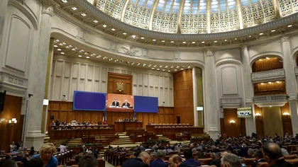 Decizie radicală în Parlament. Ce pățesc deputații și senatorii care fac scandal sau vin cu bannere
