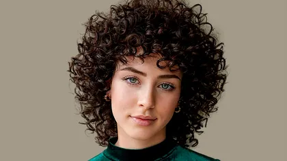 Descoperire fascinantă despre oamenii care au părul creț. Avantajul incredibil pe care-l au față de cei cu podoaba capilară dreaptă