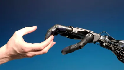 Aceste brațe de robot pot fi controlate de oriunde din lume: cum pot fi utile pentru lucrători