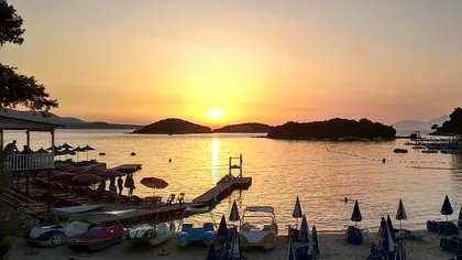 Mai ieftin ca în Grecia, prețuri de studenție pe plaja supranumită Bora Bora de Europa. La doar doi pași de România, locul merită tot măruntul tău din buzunar