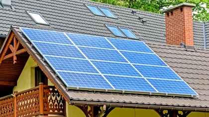 Românii și investițiile în regenerabile, la un nivel record: câți oamenii au devenit prosumatori din panouri fotovoltaice