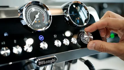 Descoperă arta preparării cafelei răcoritoare cu ajutorul espressorului manual De'Longhi La Specialista Maestro [P]