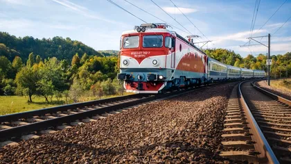 Întârziere de 411 minute la trenul București-Budapesta. Locomotiva s-a stricat și oamenii au rămas blocați în câmp