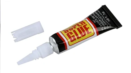 De ce este Super Glue atât de lipicios: Ce conține produsul inventat din greșeală