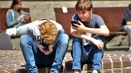 Interdicții de la stat referitoare la telefoanele mobile, pentru copii. Cât timp vor avea voie să le folosească, în funcție de vârstă