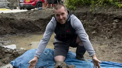 Descoperire uluitoare, în curtea unei case. Ce a găsit un bărbat în timp ce săpa în grădina lui. ”Este ceva unic” Foto