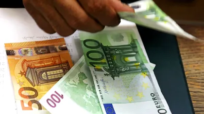 Oamenii de afaceri, triști și fără speranță de mai bine: cursul valutar explodează, economia se cutremură