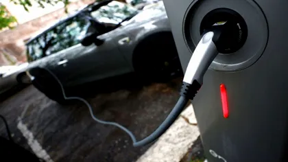 Mașinile electrice câștigă tot mai mult teren: ce se întâmplă cu industria auto