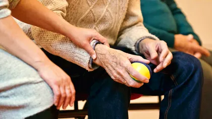 Se schimbă legea pentru căminele de îngrijire a vârstnicilor. Ce se va întâmpla cu profitul lor