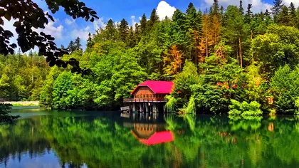 Lacul din România de o frumusețe rară pe care puțini îl știu: Buhui este cel mai vechi lac artificial din țara noastră