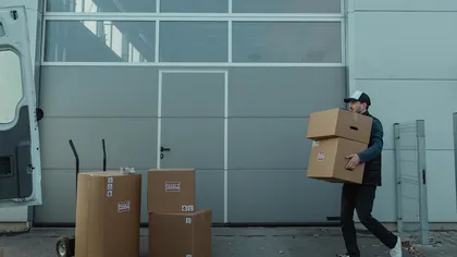 Schimbare majoră pentru livrarea coletelor externe. Procesul, simplificat cu ajutorul AI