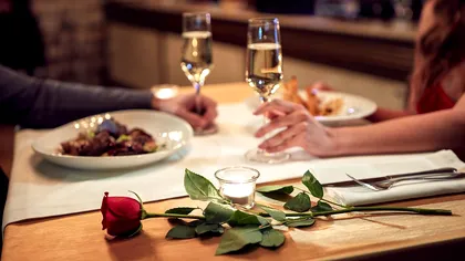 Cum se împarte nota de plată, la o cină romantică, în țara noastră. Ce spun românii