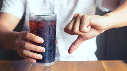 Oamenii s-au intoxicat cu aceste sucuri: De ce s-a retras de la vânzare cea mai populară băutură carbogazoasă