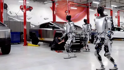 Un robot Tesla „și-a pierdut răbdarea” și a atacat un muncitor de la fabrica lui Elon Musk VIDEO
