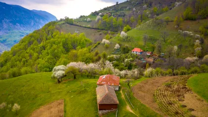 Satul Ineleț din Munții Banatului, o bijuterie rurală păstrată cu mândrie în inima naturii