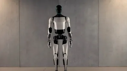 Elon Musk a lansat Optimus Gen 2, după ce s-a făcut de râs cu primul prototip. Ce știe să facă noul robot de la Tesla, de fapt