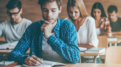 Gata cu plagiatul în România: Noua lege va falimenta site-urile care vând lucrări de licență „de-a gata”