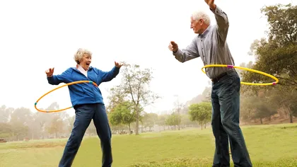 Oamenii trăiesc mai mult acum. Care este explicația, legătură cu nivelul de trai și evoluția științei