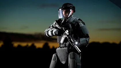 Armură stil RoboCop: Transformarea polițiștilor în forțe invincibile Hi-Tech contra răufăcătorilor