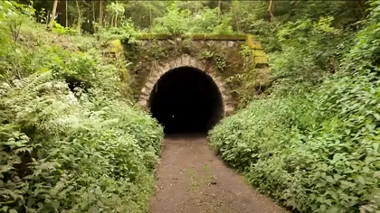 Tunelul fascinant de 800 de metri care ”a văzut” ambele Războaie Mondiale. A rămas neschimbat la 120 de ani de la inaugurare