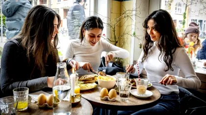 Cristina a dat lovitura cu o afacere care “te întoarce în copilărie”. Românii stau la coadă, după ce ea a învățat meseria la Viena