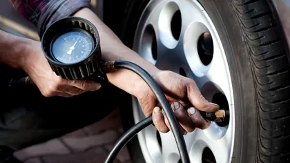 Care este presiunea corectă pentru cauciucurile maşinii tale? Mulți români greșesc la vulcanizări
