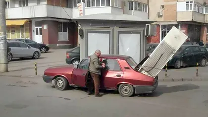 Ce nu ai voie să faci dacă ești șofer. Legea este foarte clară și poți fi amendat dacă nu o respecți