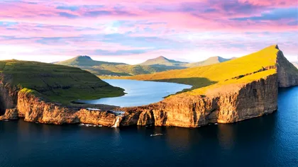 Singurul lac din lume situat deasupra oceanului. Cum e posibil, este de o frumusețe ieșită din comun