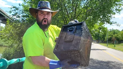 Descoperirea ciudată făcută de un cuplu: Tinerii au putut să păstreze comoara de 100.000 de dolari