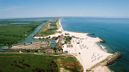 Satul din România de pe malul lacului Razim, care concurează cu celebre stațiuni din Europa: Plaje nesfârșite și atmosferă liniștită