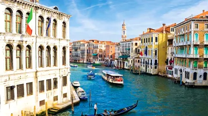 Cea mai nouă lovitură pentru turiștii români vine din Italia: Acest oraș preferat pentru vacanțe interzice grupurile mari de vizitatori