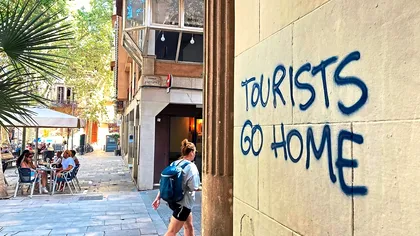 Locul unde turiștii români și alți străini nu mai sunt bineveniți. De ce sunt nervoși și protestează în stradă spaniolii din Malaga