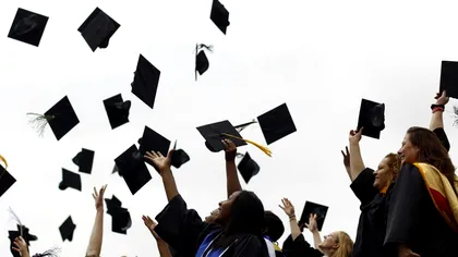 Lege pentru românii cu studii superioare: Procedura de recunoaștere a diplomelor a fost simplificată