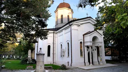 Descoperire istorică în centrul Capitalei: Un sicriu de zinc vechi, găsit în curtea Bisericii Izvorul Tămăduirii „Mavrogheni”